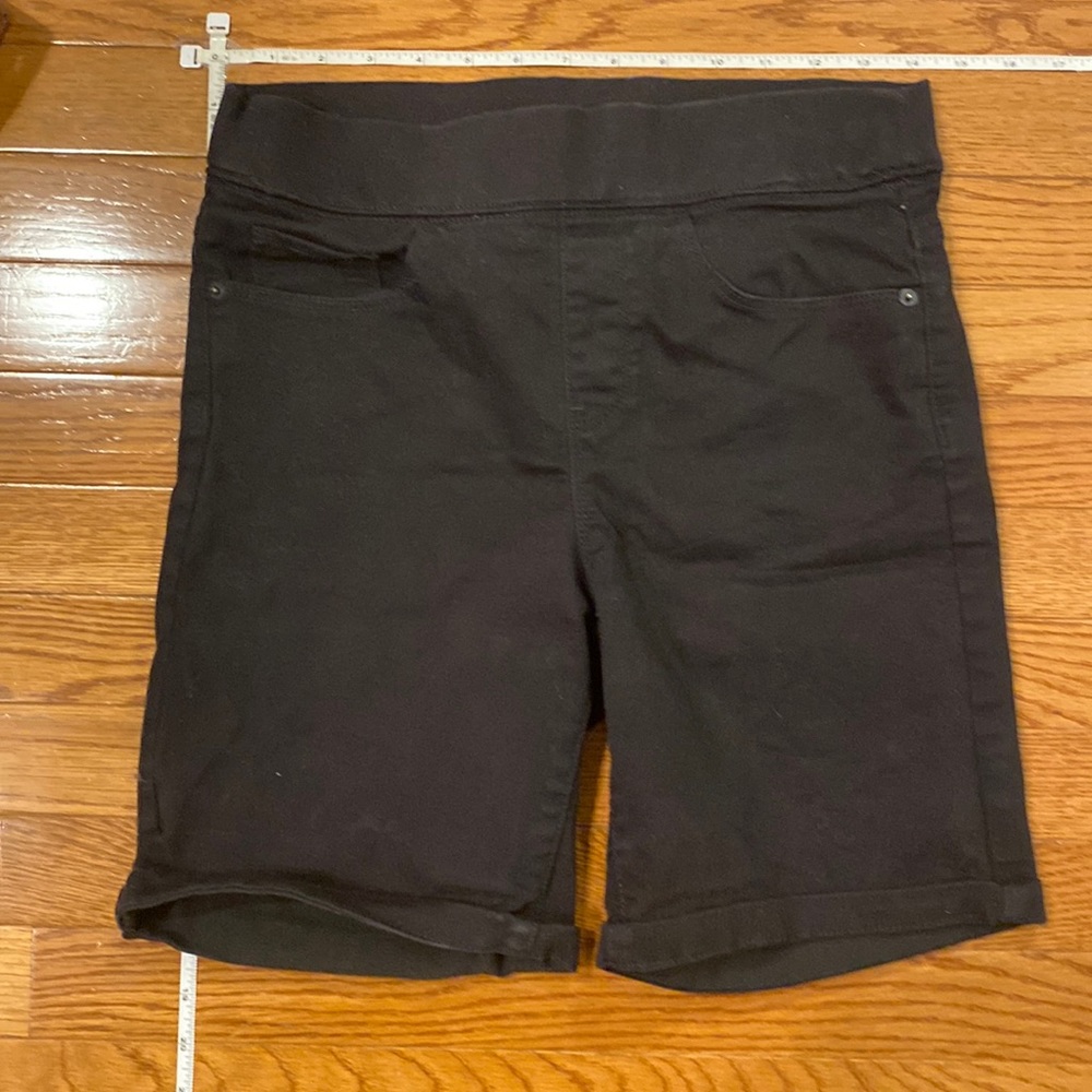 7” stretchy cotton Bermuda black shorts
